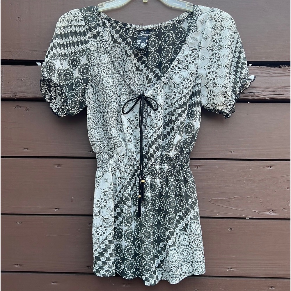 GUESS SHEER SHORT SLEEVE TOP.  Size Small